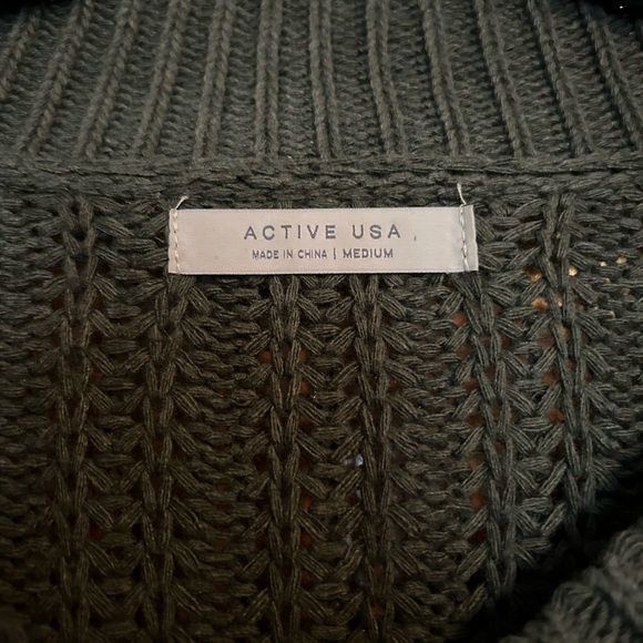Women’s Dark Green V Neck Cable Sweater Medium - Picture 3 of 5